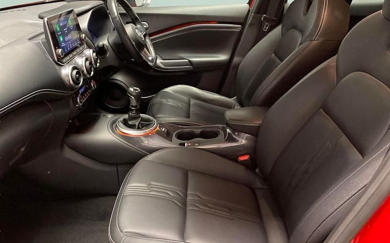 Used Nissan Juke Tekna 114 HP (83 kW) 2023 Red SUV