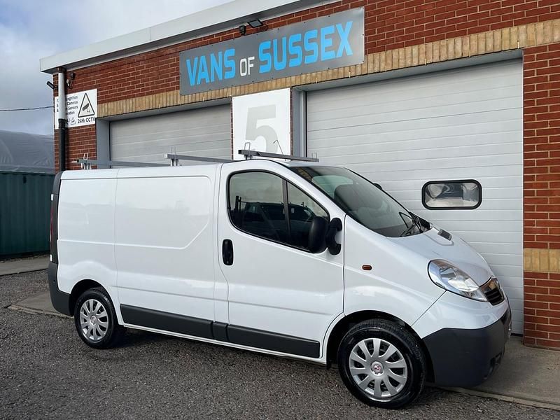Used Vauxhall Vivaro 90 HP (66 kW) 2014 White MPV