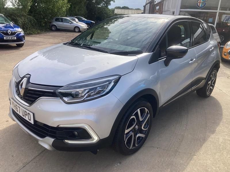 Used Renault Captur Dynamique 90 HP (66 kW) 2017 Silver black SUV