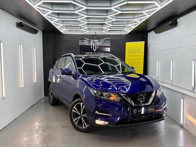 Blue Used 2017 Nissan Qashqai N-Connecta SUV | £9,500 (Fair price) - Image 1/4