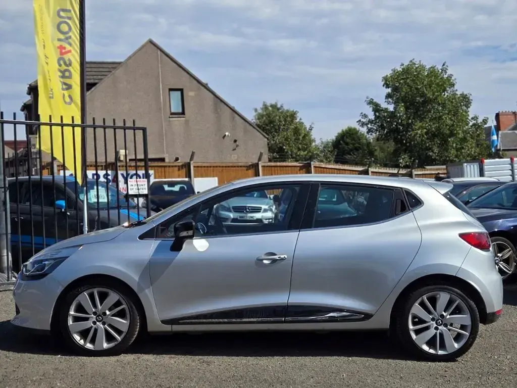 Used Renault Clio IV Dynamique 90 HP (66 kW) 2014 Silver Hatchback
