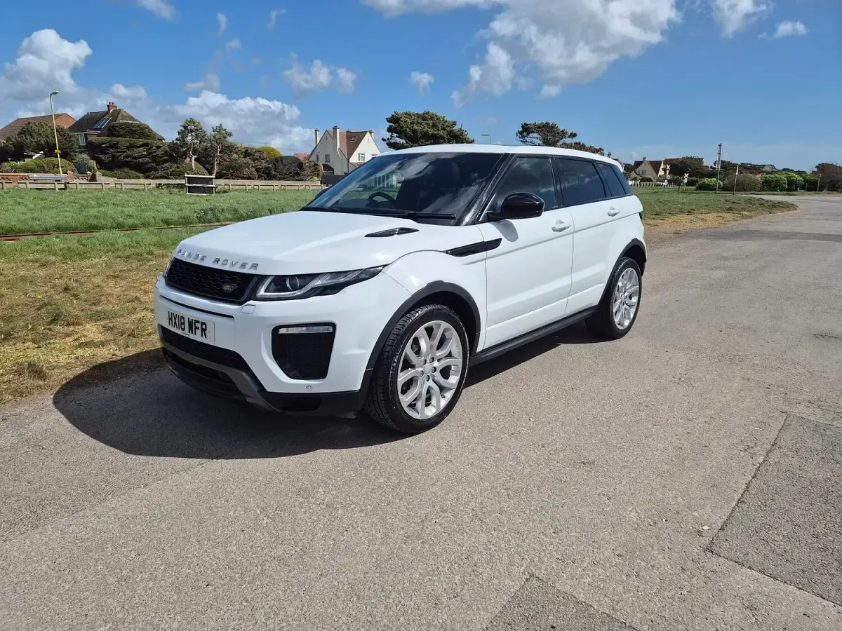 Used Land Rover Range Rover evoque HSE Dynamic 2018 Fuji white SUV