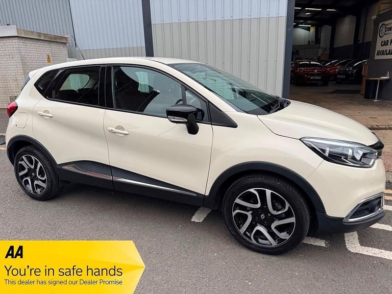 White Used 2016 Renault Captur Dynamique SUV | £6,495 (Fair price) - Image 1/4