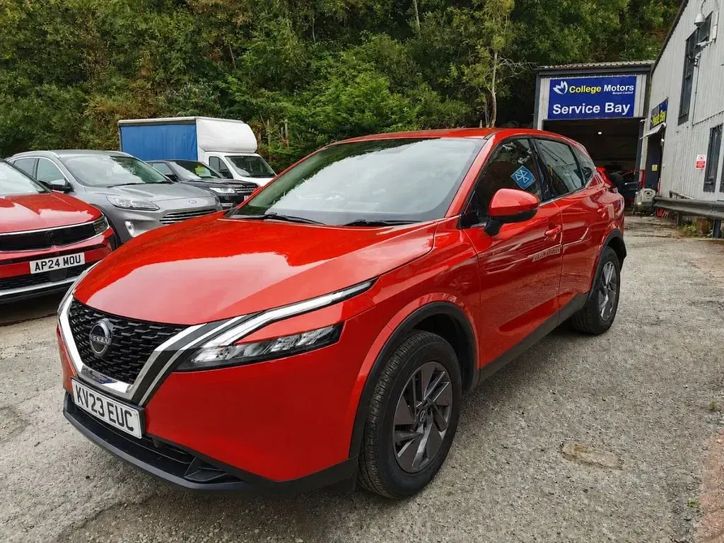 Used Nissan Qashqai Acenta Premium 2023 Red SUV