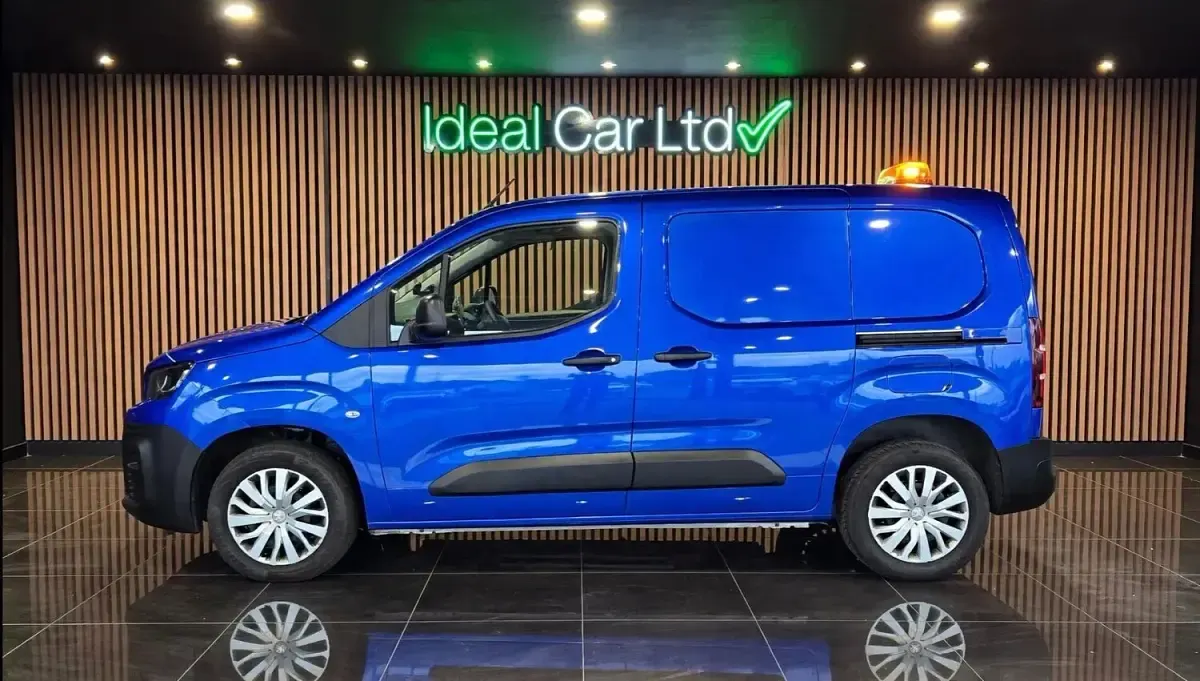 Used Peugeot Partner 131 HP (96 kW) 2021 White MPV