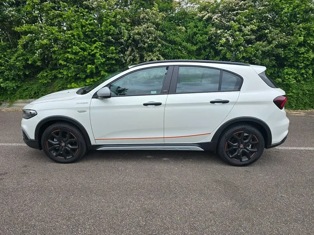 Used Fiat Tipo Cross 130 HP (95 kW) 2023 White Hatchback