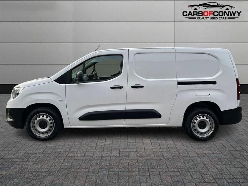 Second-hand Vauxhall Combo Edition 100 CP (73 kW) 2021 Alb Van