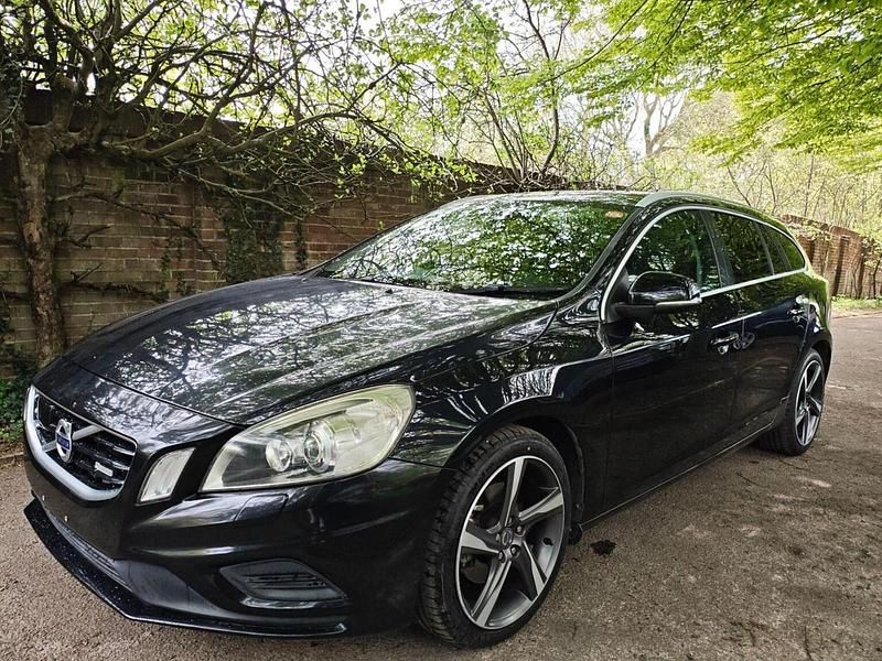 Usado Volvo V60 R-Design 2012 Preto Carrinha