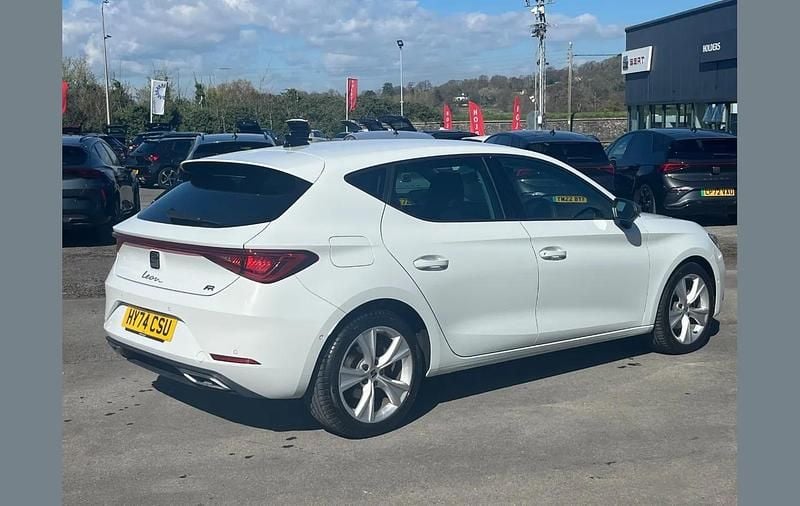 Used Seat Leon FR 147 HP (108 kW) 2024 White Hatchback