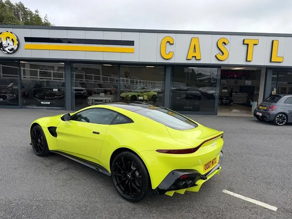 Used Aston Martin V8 Vantage 510 HP (375 kW) 2019 Green Coupe