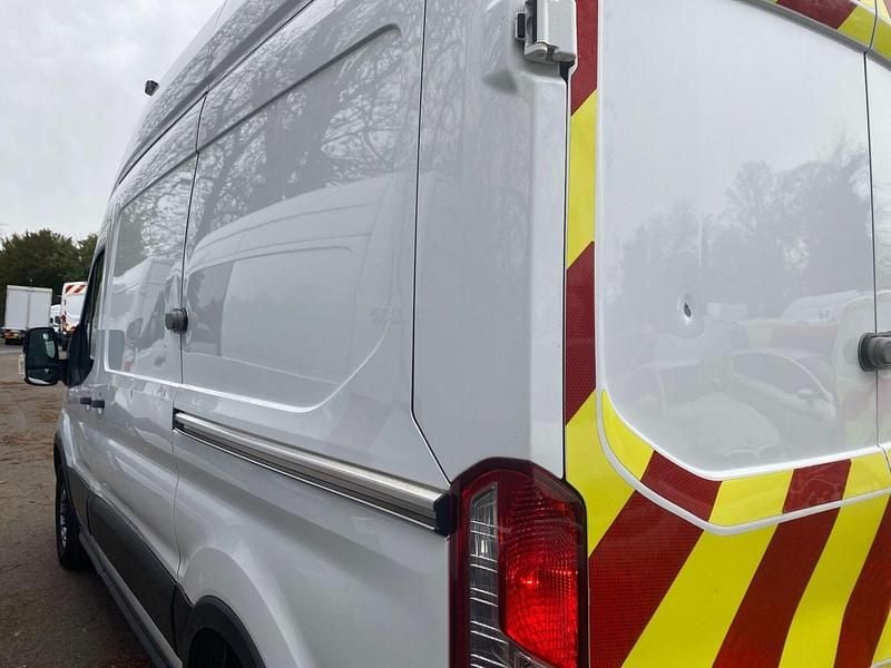 Begagnad Ford Transit S 130 HK (95 kW) 2020 Vit Van