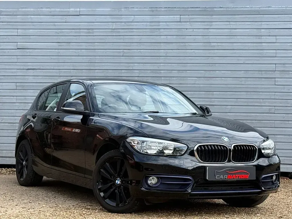 Używany BMW 118 Sport Line 2015 Czarny Hatchback