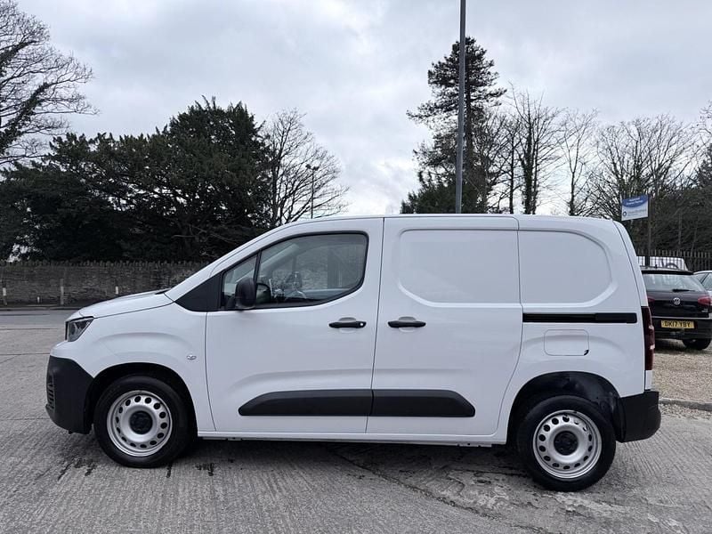 Used Peugeot Partner Premium 131 HP (96 kW) 2023 White MPV