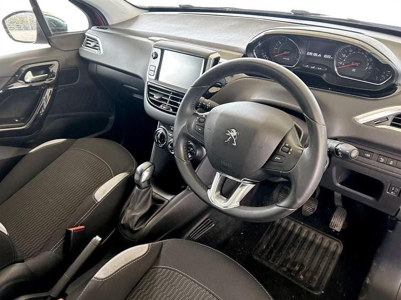 Used Peugeot 208 Style 82 HP (60 kW) 2015 Red Hatchback