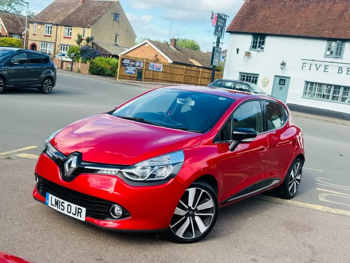Used Renault Clio IV Dynamique 90 HP (66 kW) 2015 Red Hatchback