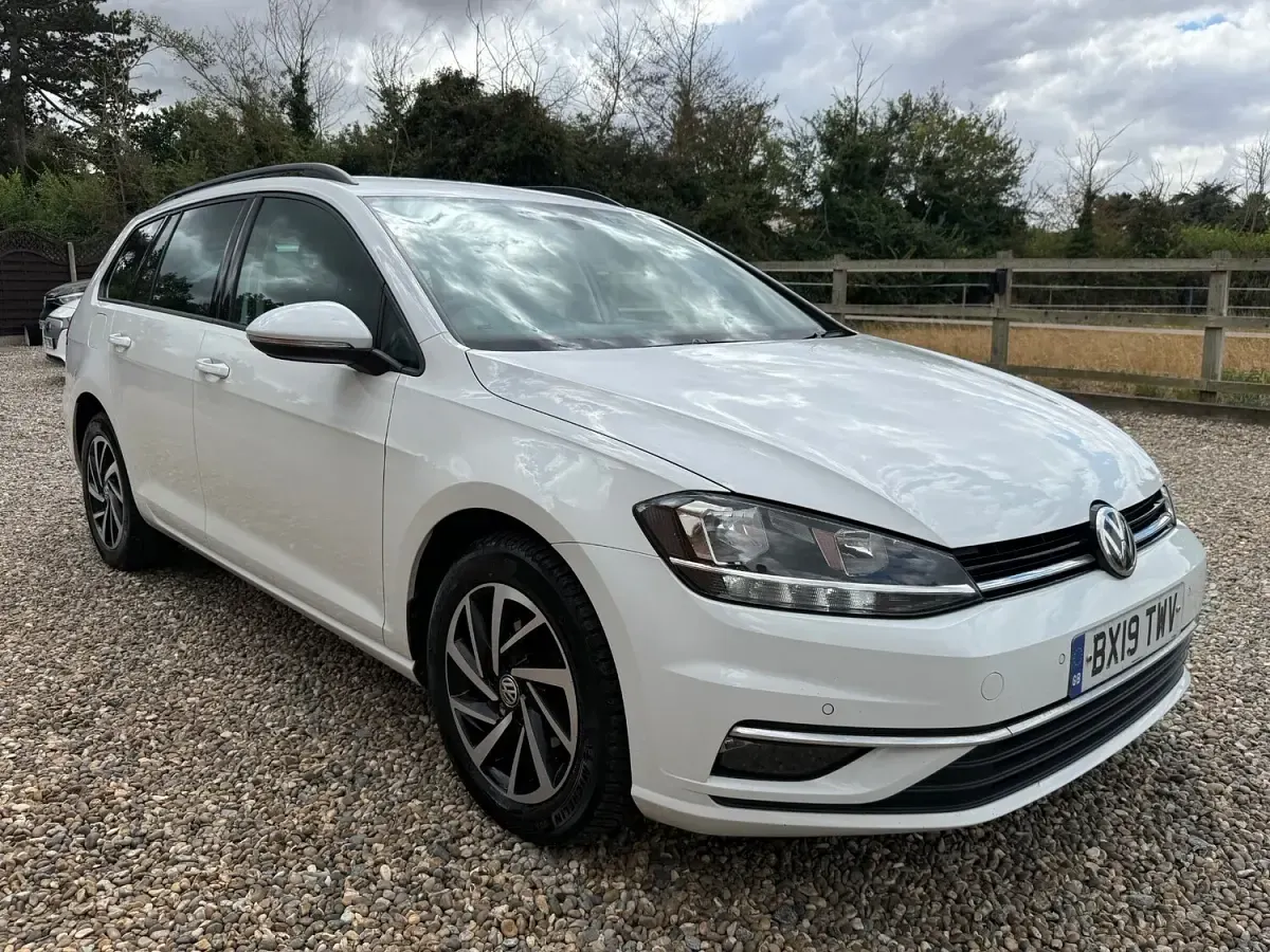 Used VW Golf VII Match 115 HP (84 kW) 2019 White Estate
