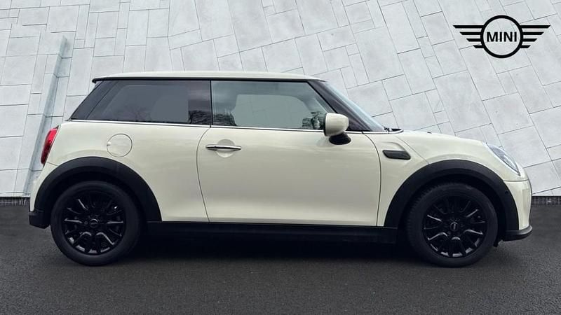 Used Mini Cooper Classic 134 HP (98 kW) 2022 White Hatchback