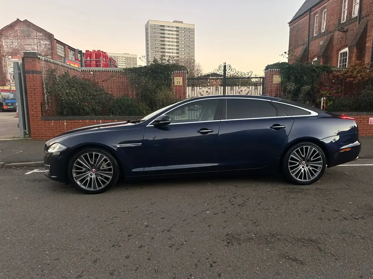 Usado Jaguar XJ 300 CV (220 kW) 2016 Azul Berlina