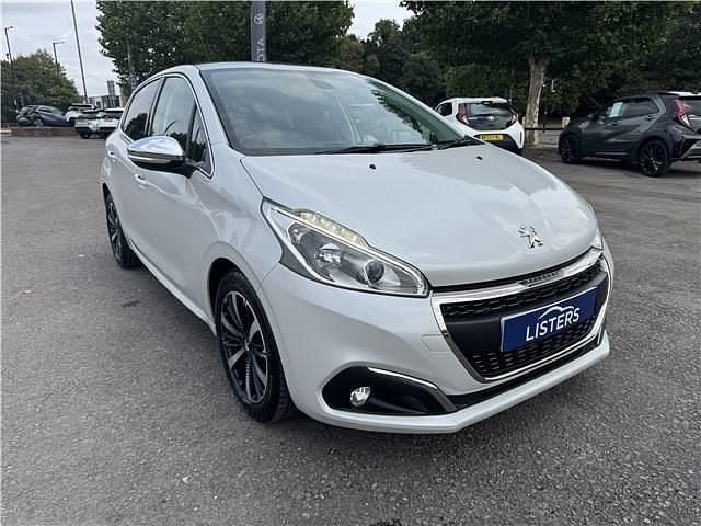 White Used 2017 Peugeot 208 Allure Premium Hatchback | £8,595 (Fair price) - Image 1/4