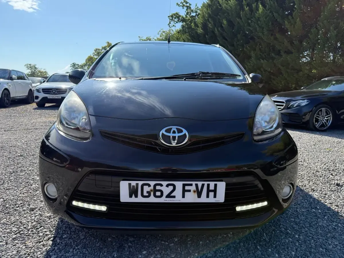 Gebraucht Toyota Aygo 68 PS (50 kW) 2013 Schwarz Kleinwagen
