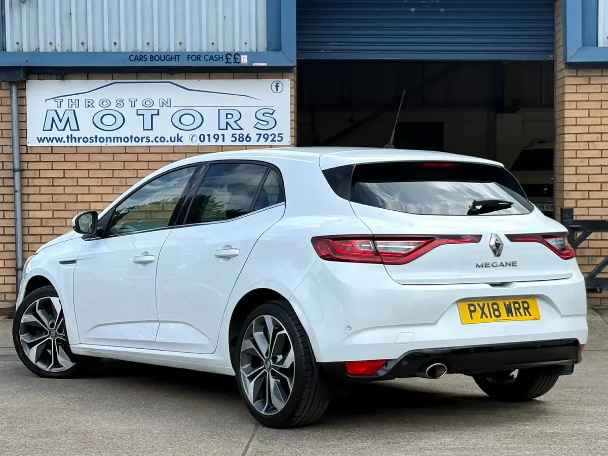Used Renault Mégane Signature 110 HP (80 kW) 2018 White Hatchback