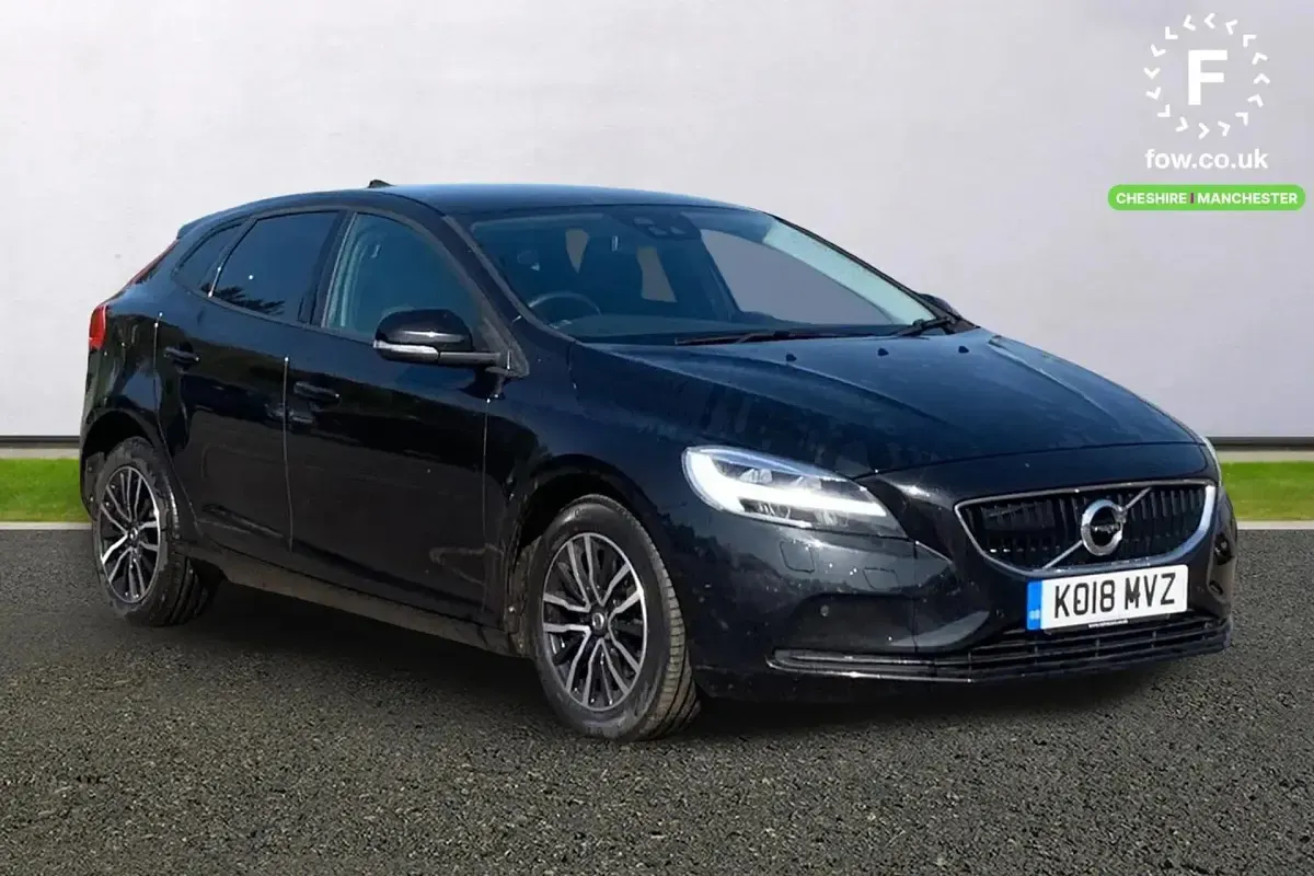 Used Volvo V40 Momentum 122 HP (89 kW) 2018 Hatchback