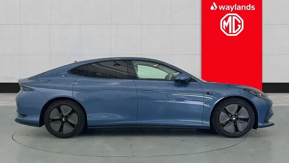 Used MG IM5 300 kW (408 HP) 2026 Blue Hatchback