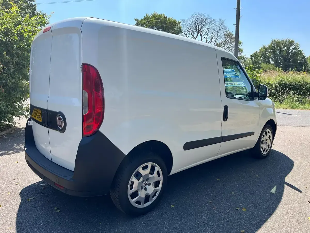 Used Fiat Doblò 95 HP (69 kW) 2018 White MPV