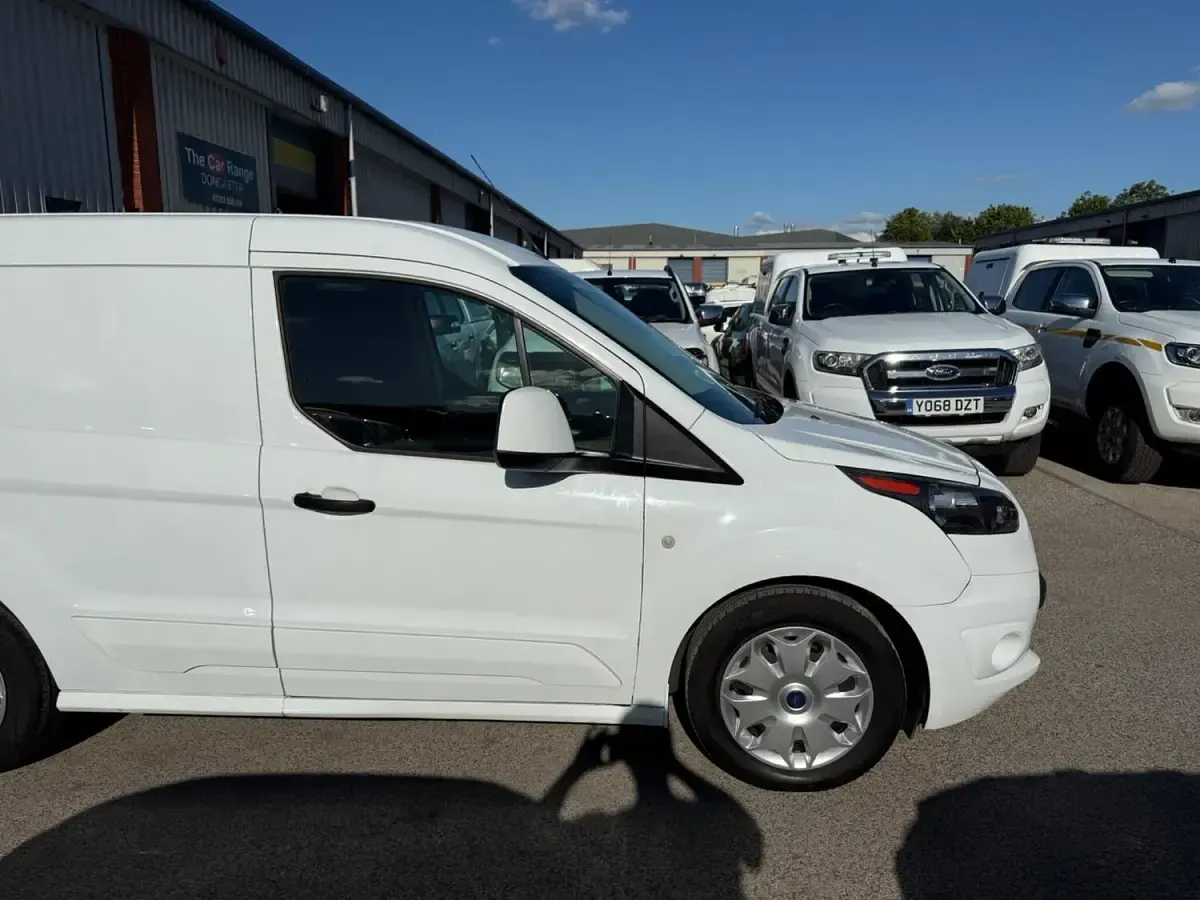 Used Ford Transit Connect 75 HP (55 kW) 2017 White MPV