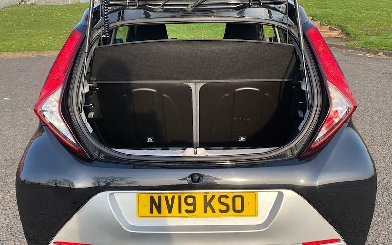 Used Toyota Aygo X-play 72 HP (52 kW) 2020 Hatchback