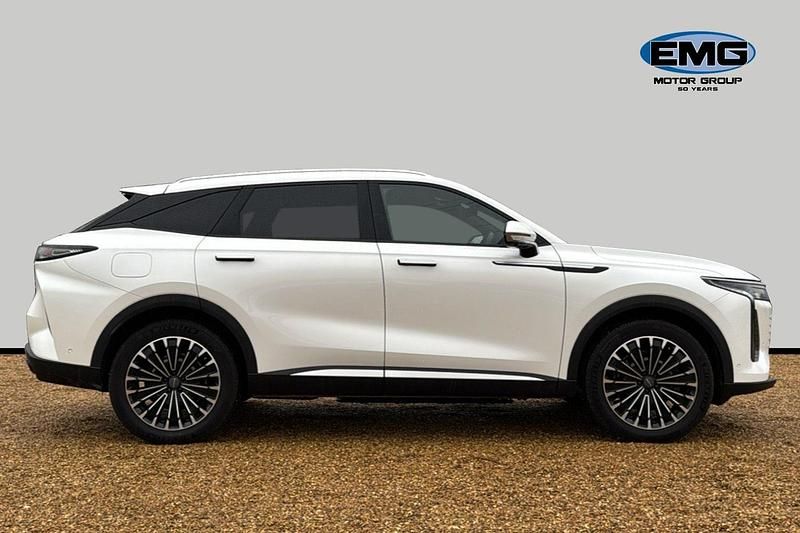 Used Omoda 9 537 HP (394 kW) 2025 White SUV