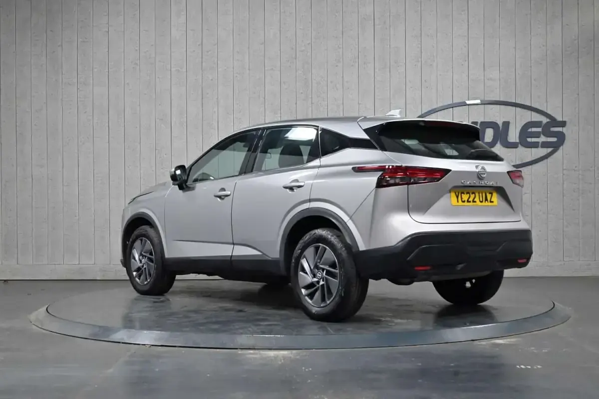 Used Nissan Qashqai Acenta Premium 158 HP (116 kW) 2022 Silver SUV