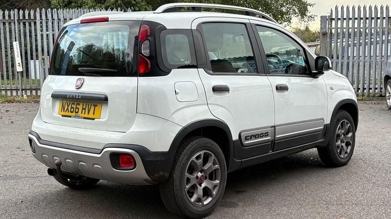 Used Fiat Panda Cross Cross 90 HP (66 kW) 2016 White Hatchback