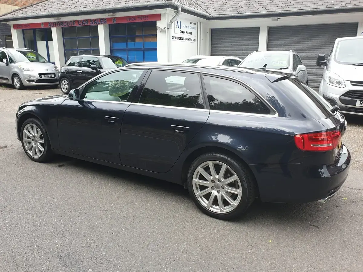 Used Audi A4 Design 177 HP (130 kW) 2014 Blue Estate