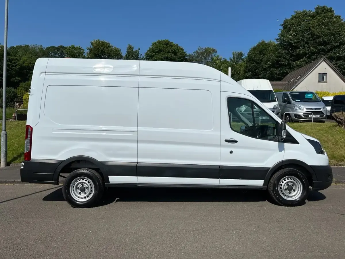 Begagnad Ford Transit S 130 HK (95 kW) 2022 Vit Van