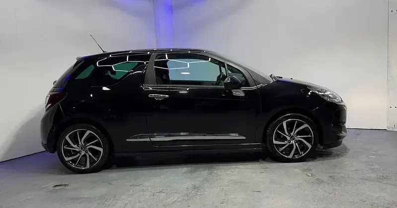 Used DS Automobiles DS3 Connected Chic 2018 Black Hatchback