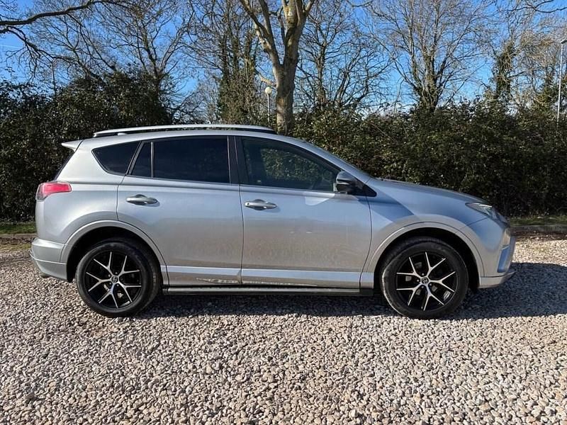 Used Toyota RAV4 143 HP (105 kW) 2017 Silver SUV