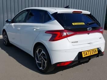 Used Hyundai i20 Premium 100 HP (73 kW) 2023 White Hatchback