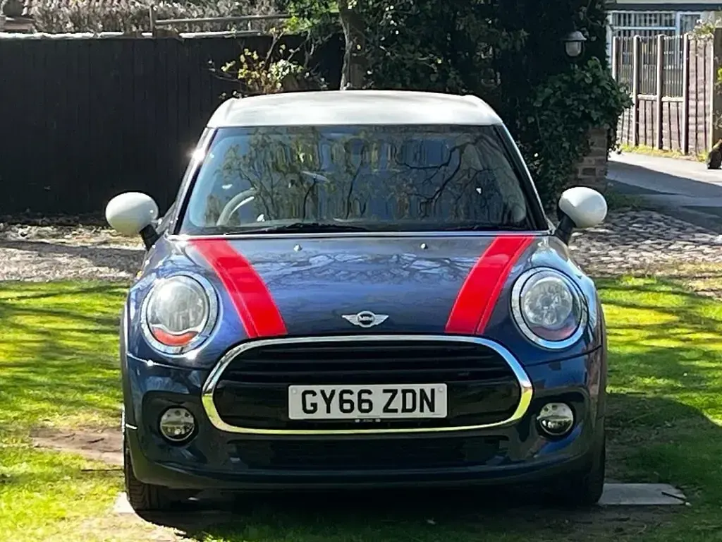 Usado Mini Cooper D Hatch 116 CV (85 kW) 2016 Azul Utilitario