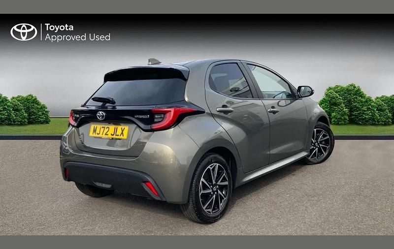 Used Toyota Yaris Hybrid Design 116 HP (85 kW) 2022 Titan bronze Hatchback