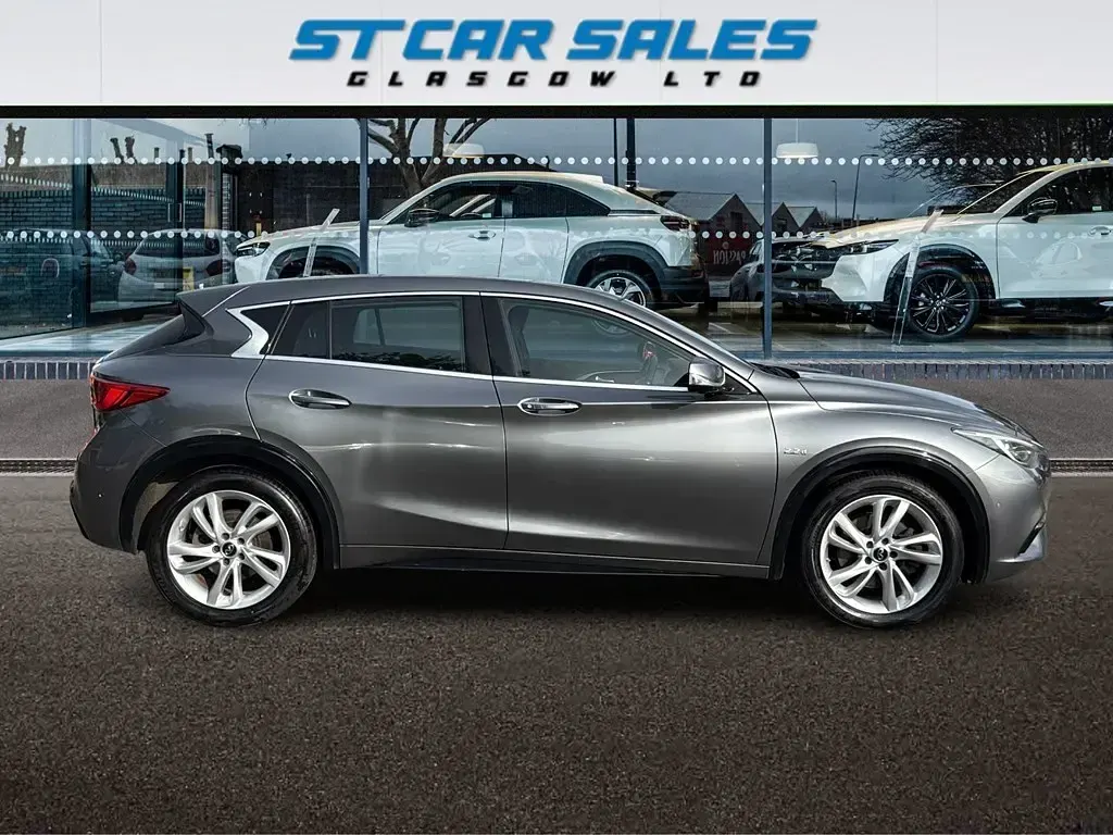 Used Infiniti Q30 Premium 170 HP (125 kW) 2016 Grey Hatchback