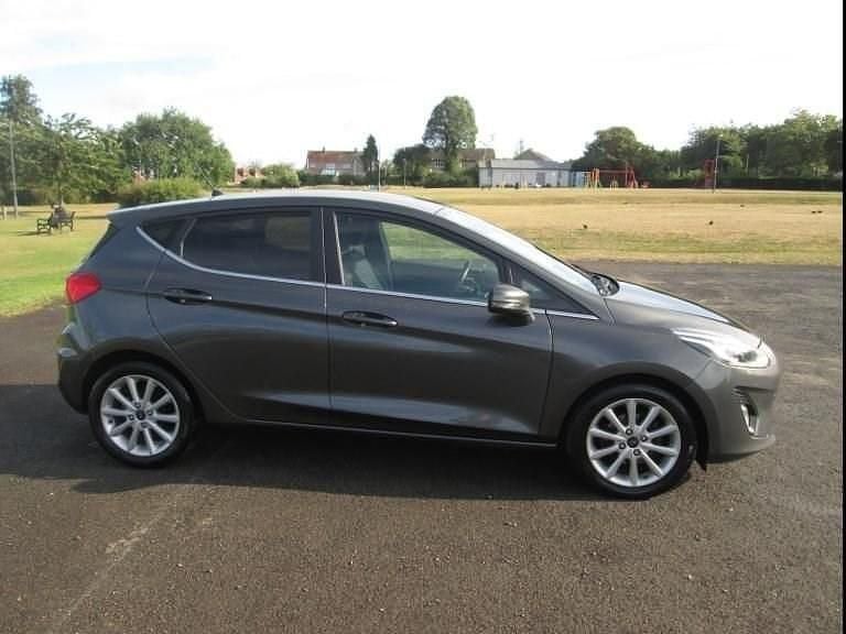 Used Ford Fiesta Titanium 100 HP (73 kW) 2018 Grey Hatchback