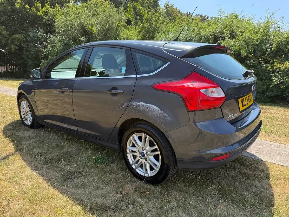 Used Ford Focus Titanium 125 HP (91 kW) 2012 Grey Hatchback