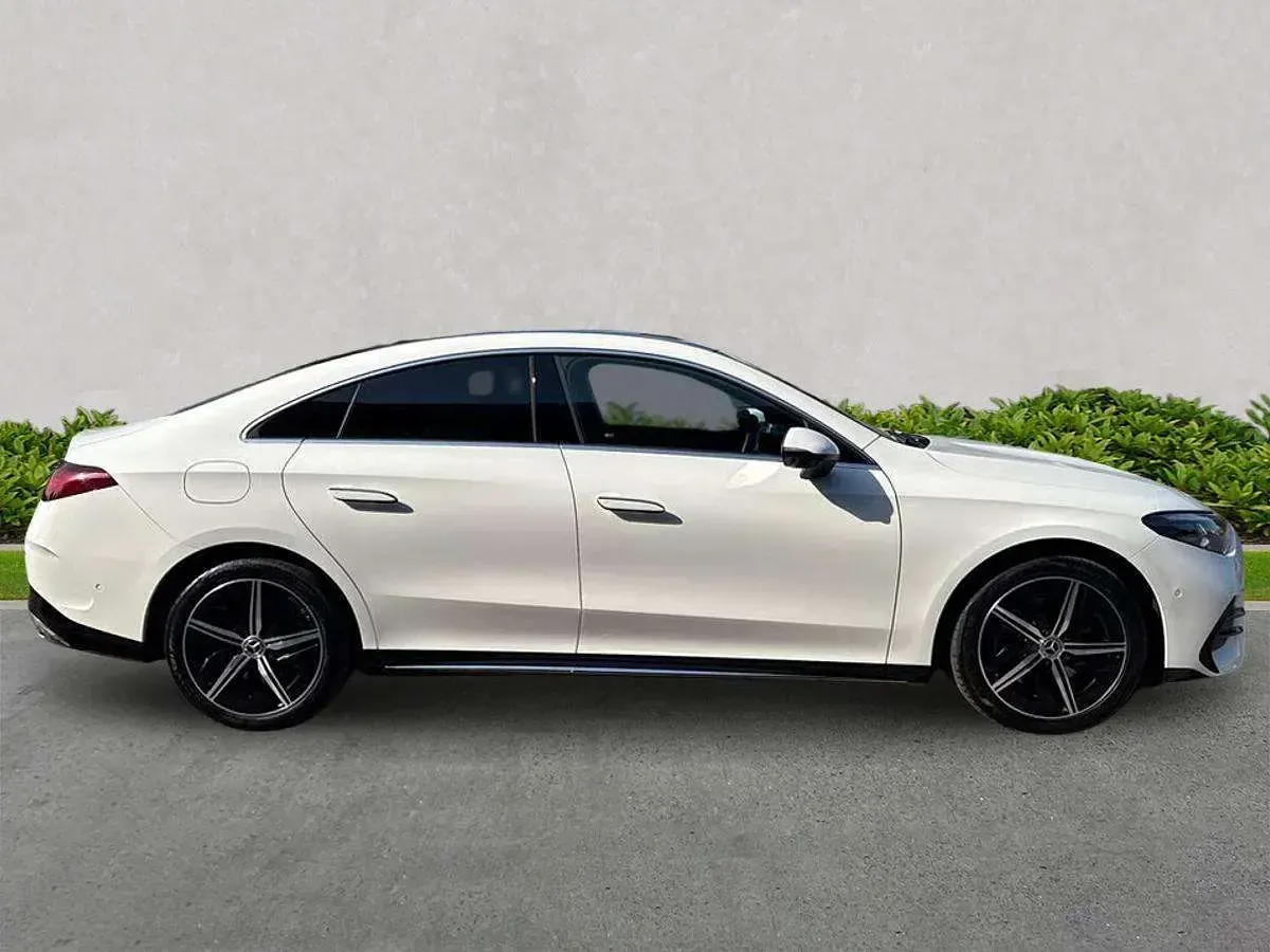 Usado Mercedes CLA 250+ AMG line 200 kW (272 HP) 2025 Branco Sedan
