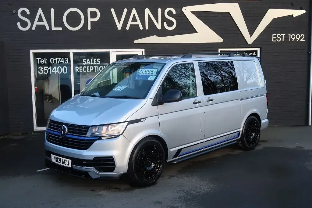 Usado VW Transporter Startline 150 HP (110 kW) 2021 Prateado Van