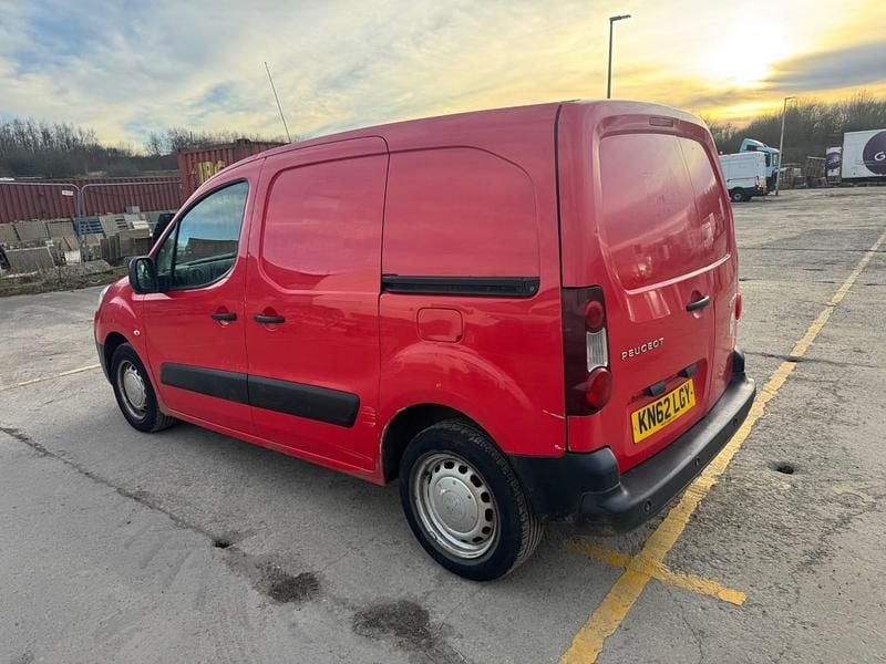 Used Peugeot Partner S 2012 Red MPV