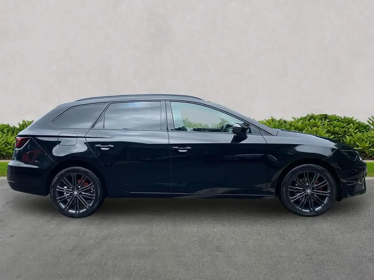 Used Seat Leon XCELLENCE Lux 147 HP (108 kW) 2020 Black Estate