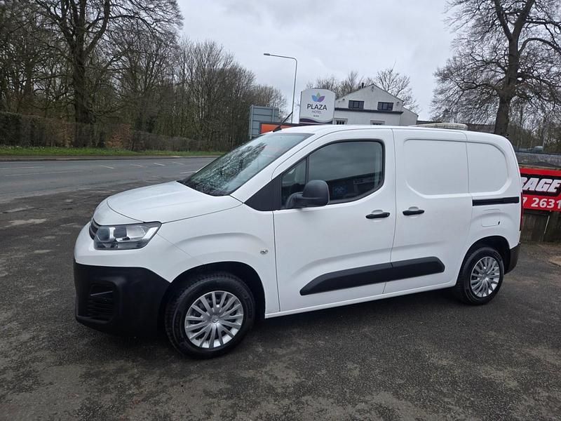 Used Citroën Berlingo 75 HP (55 kW) 2019 White MPV