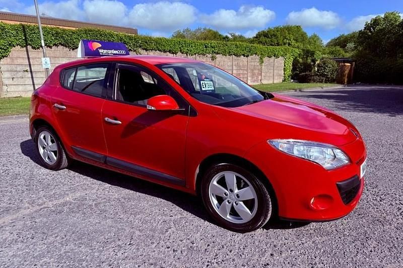 Red Used 2011 Renault Mégane III Dynamique Hatchback | £1,799 (Good price) - Image 1/1