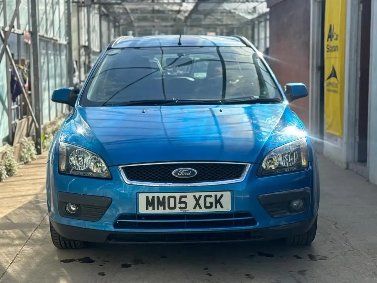 Used Ford Focus Zetec 100 HP (73 kW) 2005 Blue Estate